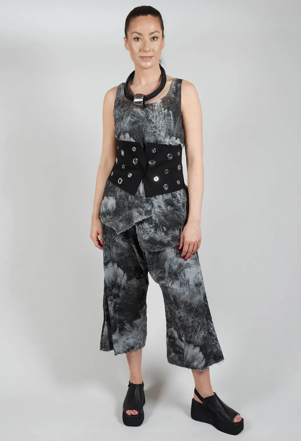 Vest Top with Raw Edges in Steppe Black