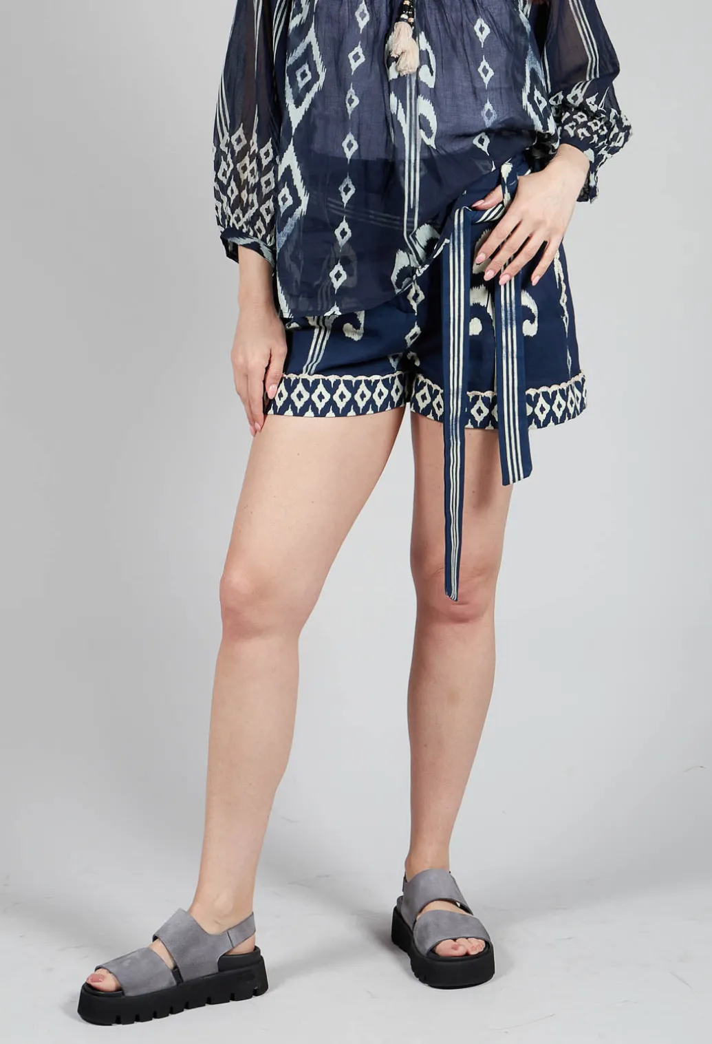 Wanda Shorts in Marine Navy