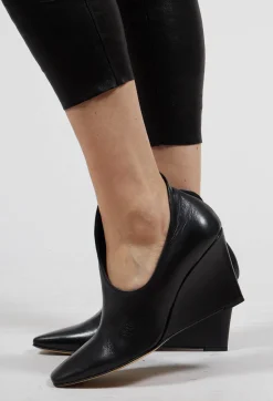 Yuko Wedge Boot in Nero