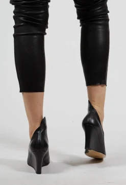 Yuko Wedge Boot in Nero